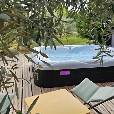 Appartement Roulotte Carmen Avec Jacuzzi